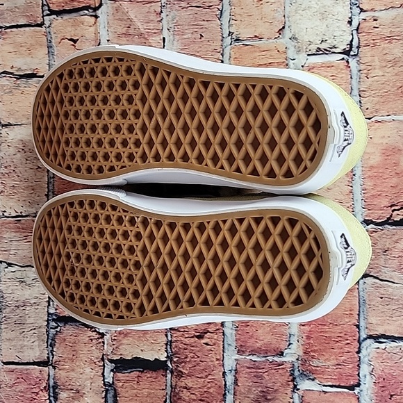 VANS LEATHER LOWTOPS, WOMANS SIZE 6.5 EUC - Picture 10 of 11